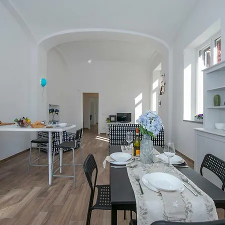 Sleeps 4 Апартаменты Арона
