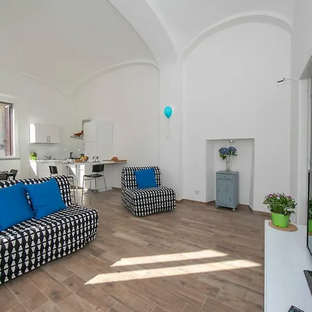 Апартаменты Sleeps 4 *
